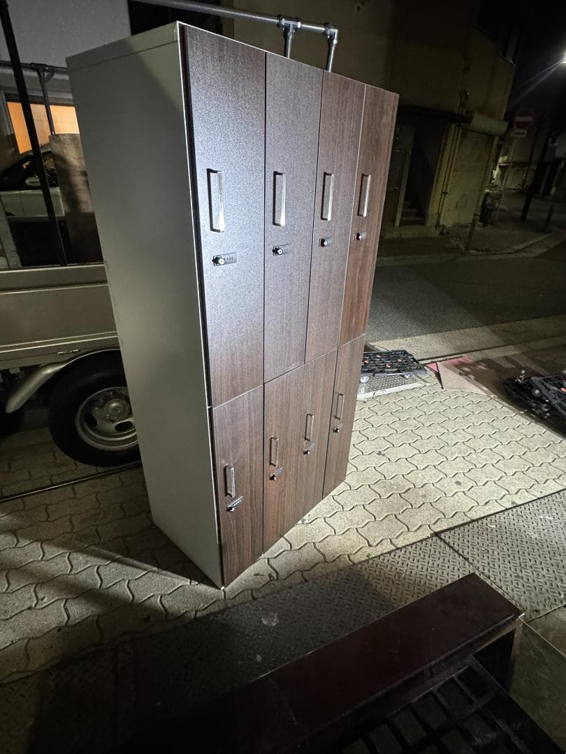 (4290)*株式会社スマイル SMILE 8人用ロッカー(ダイヤル錠)鍵付き。