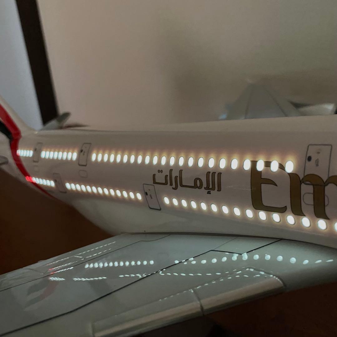 エミレーツ航空 エアバス A380 1/160 航空機模型 LEDライト付き