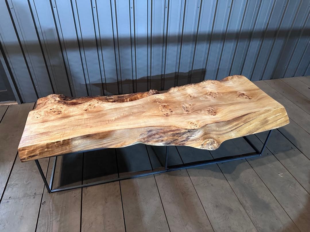 ポプラ　一枚板テーブル　店舗什器　アイアン脚　カフェ　ディスプレイ　民泊　別荘