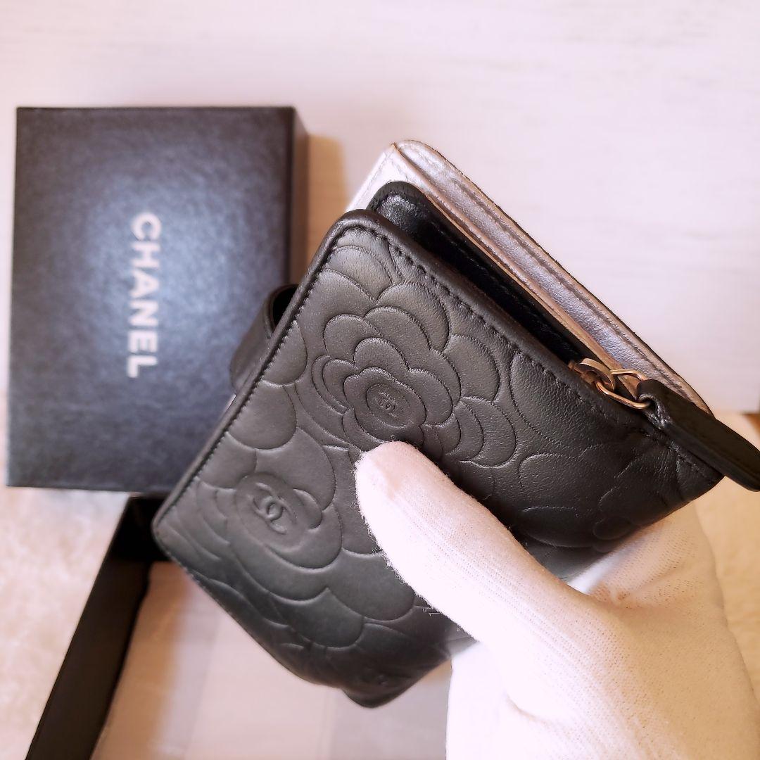 シャネル　CHANEL 財布　二つ折り　折り財布　カメリア