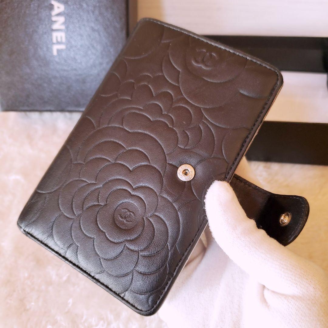 シャネル　CHANEL 財布　二つ折り　折り財布　カメリア