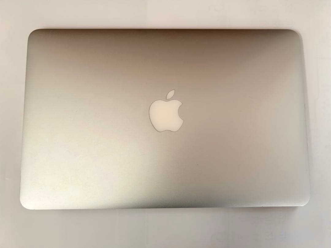 MacBook Air 11inch Early 2015 4GB 充電器付き