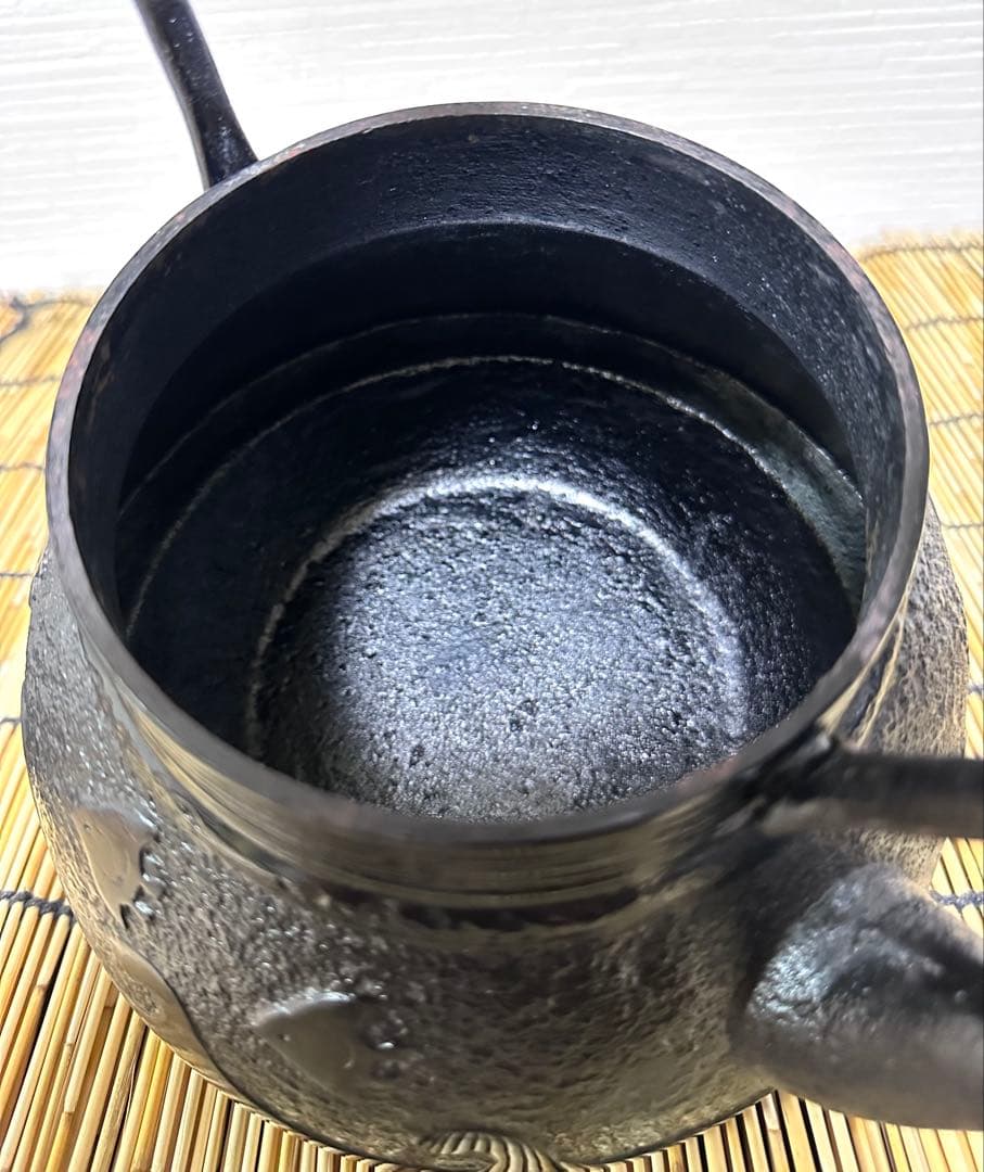 未使用、保管品、付属品付　南部岩鋳造　１８型　千鳥文様　南部鉄瓶　南部鉄器　鉄瓶