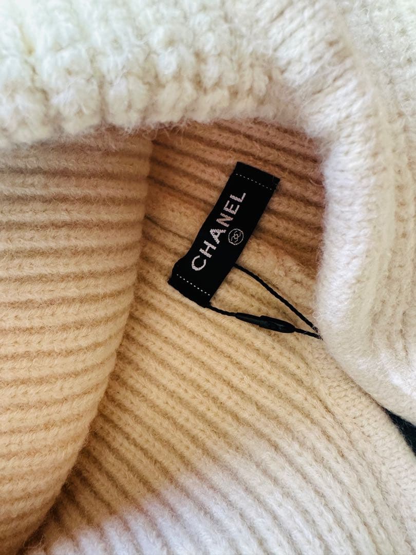 CHANELロゴ アイボリー ニット帽