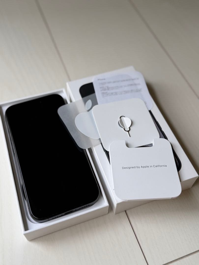 スマートフォン本体 iPhone 15 Pro, Black Titanium, 256GB