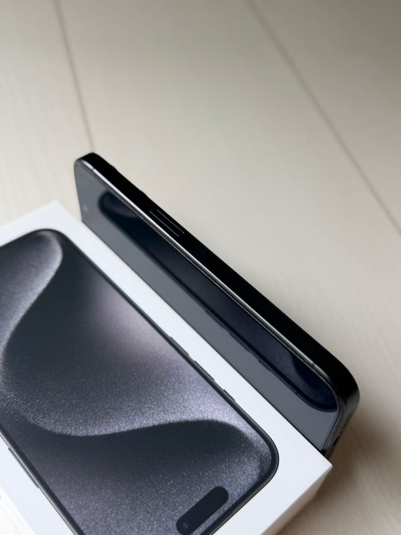 スマートフォン本体 iPhone 15 Pro, Black Titanium, 256GB