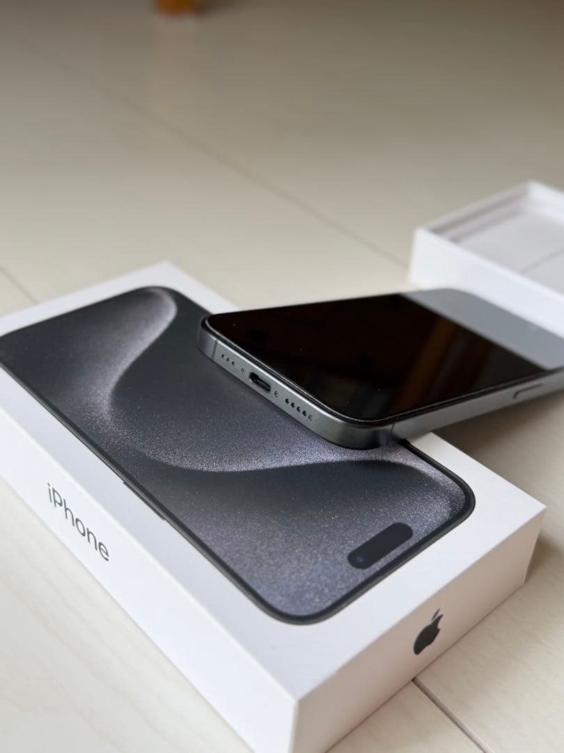 スマートフォン本体 iPhone 15 Pro, Black Titanium, 256GB