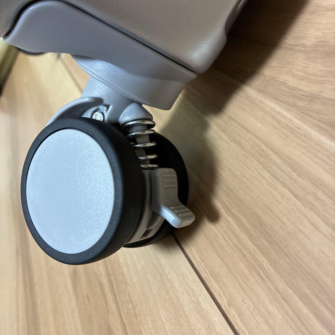 【未使用品】スーツケース　アルミフレーム　８５Ｌ