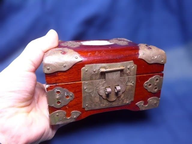 中国上海の伝統工芸　ジュエリーボックス　木製　ヴィンテージ　です