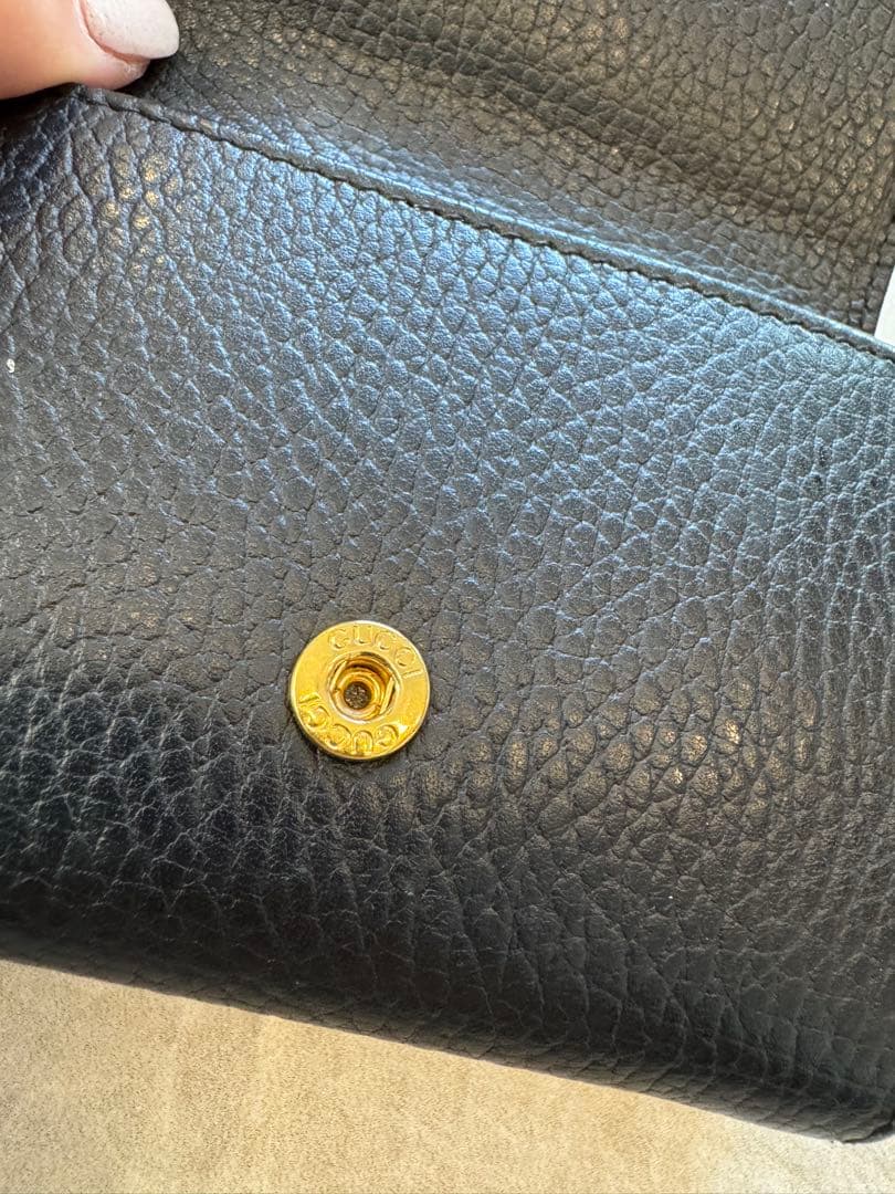 ここーは　Gucci 折り財布