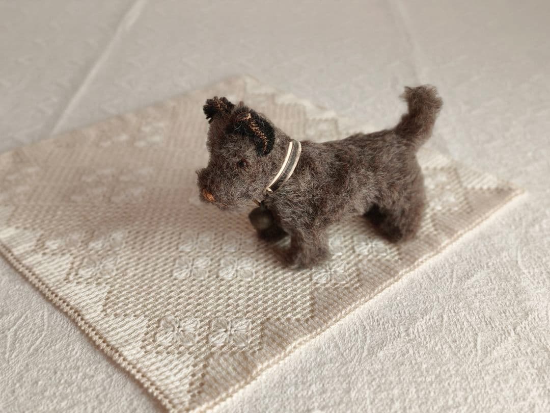 * vintage teria ♡ * シックでかわいい 革ベルトの テリアさん