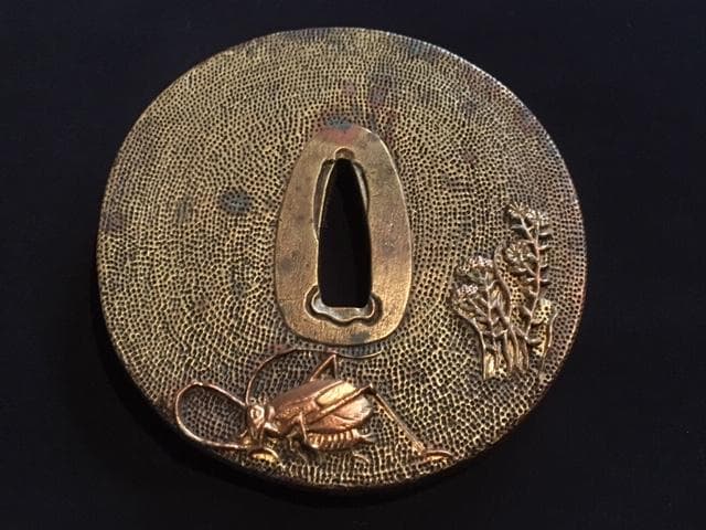 幕末名工「菊岡光保」秋草花虫図象嵌 銅魚子地 鍔　鐔