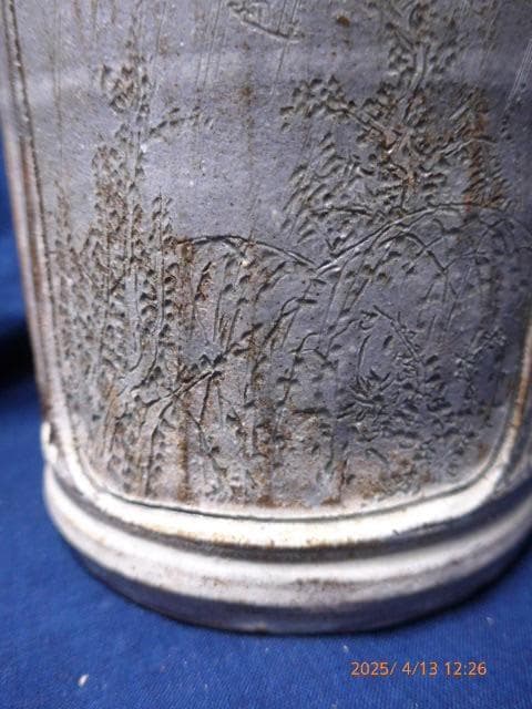 貴重です。格調高い王維の有名な漢詩と山水画が描かれている美しい酒入れ