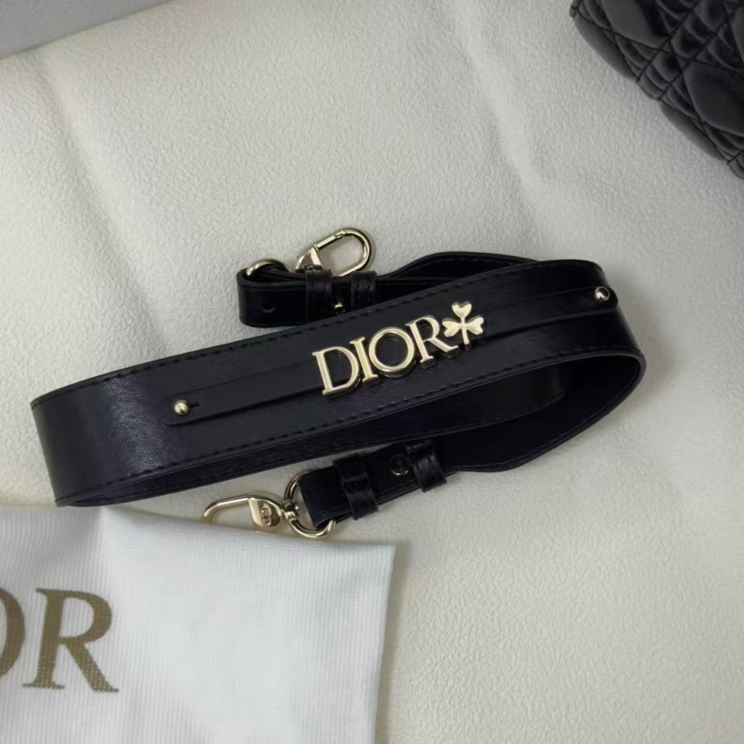 黒いバッグです