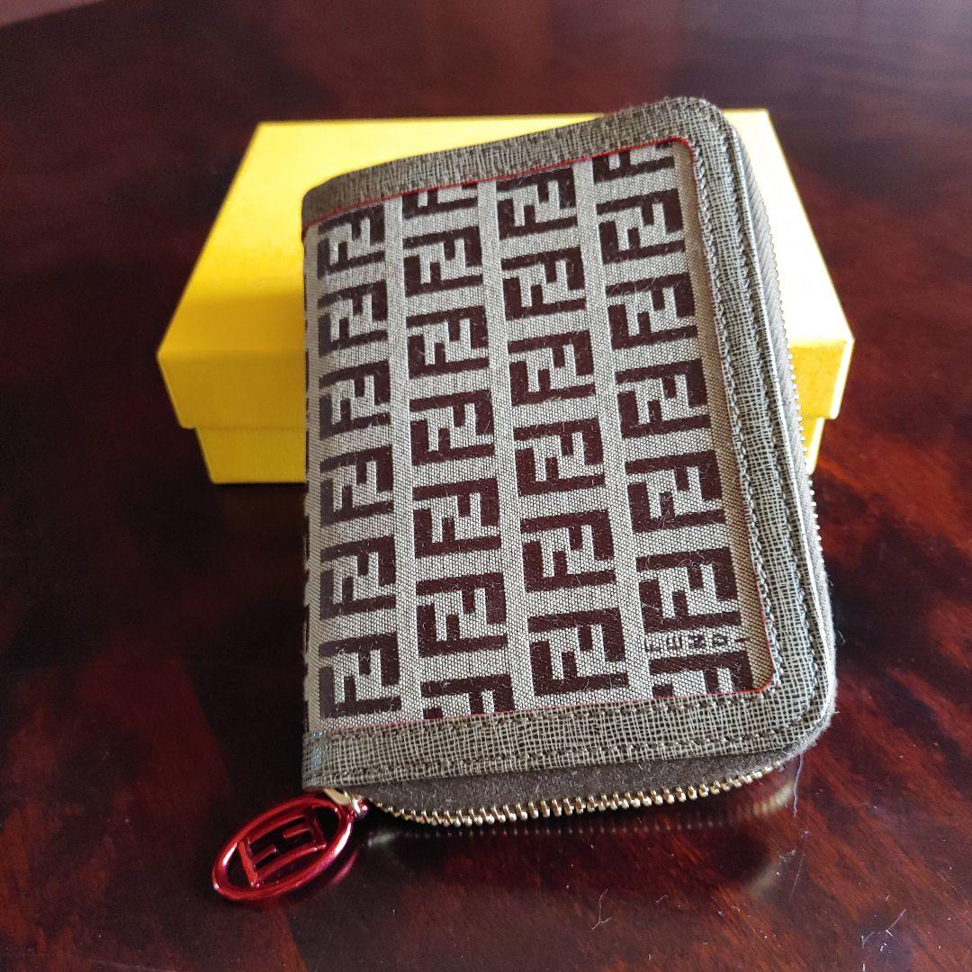 みく　フェンディ　財布　ズッキーノ