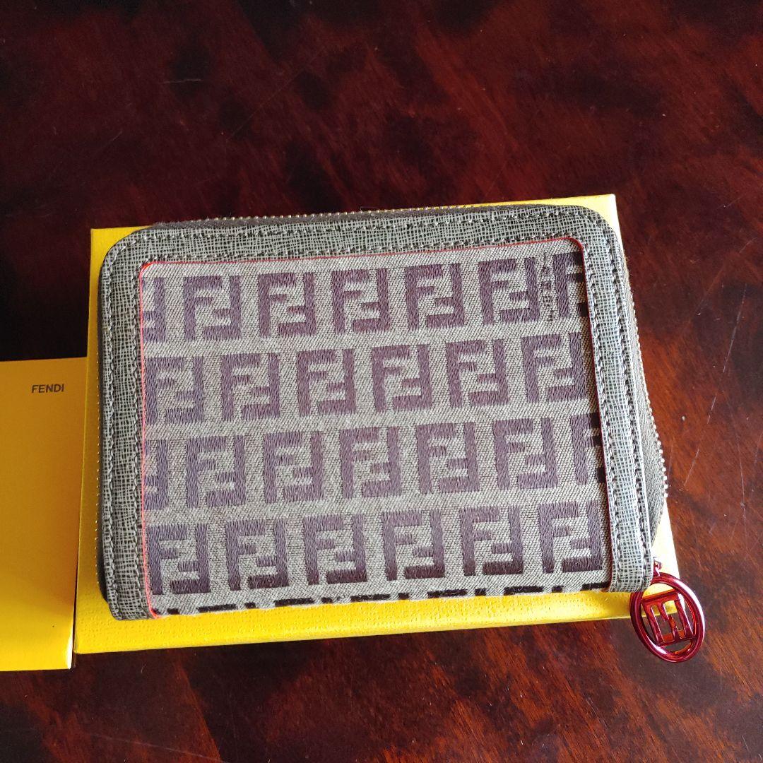 みく　フェンディ　財布　ズッキーノ