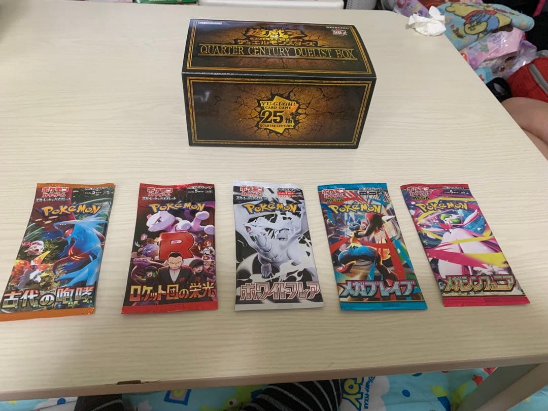 遊戯箱とポケモンカード5枚