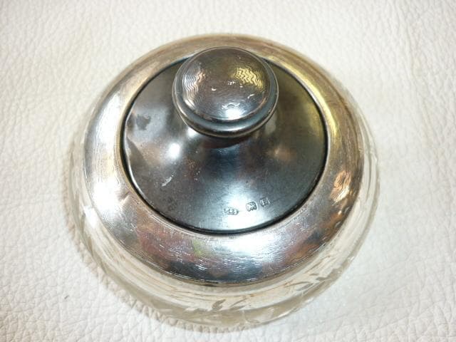 1929年製 英国製◆蓋純銀製 瓶純銀と花デザイン切子 蓋付き小瓶（香水瓶他）