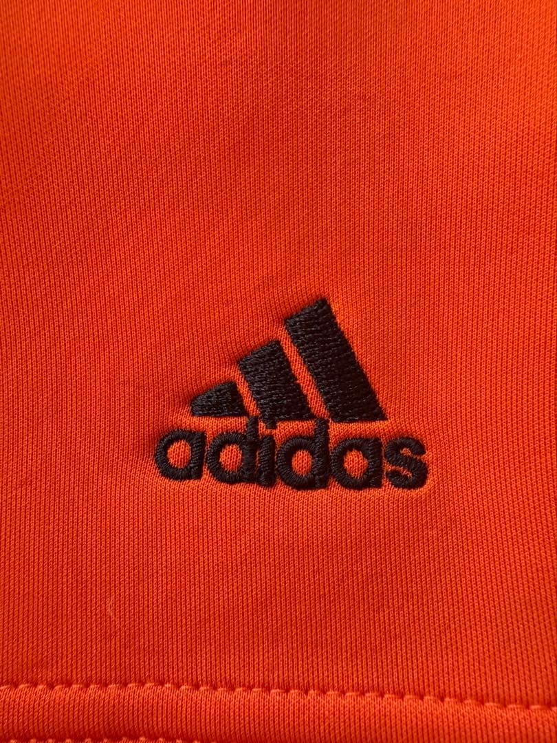 adidas オレンジ フード付きトレーナーとスカート上下