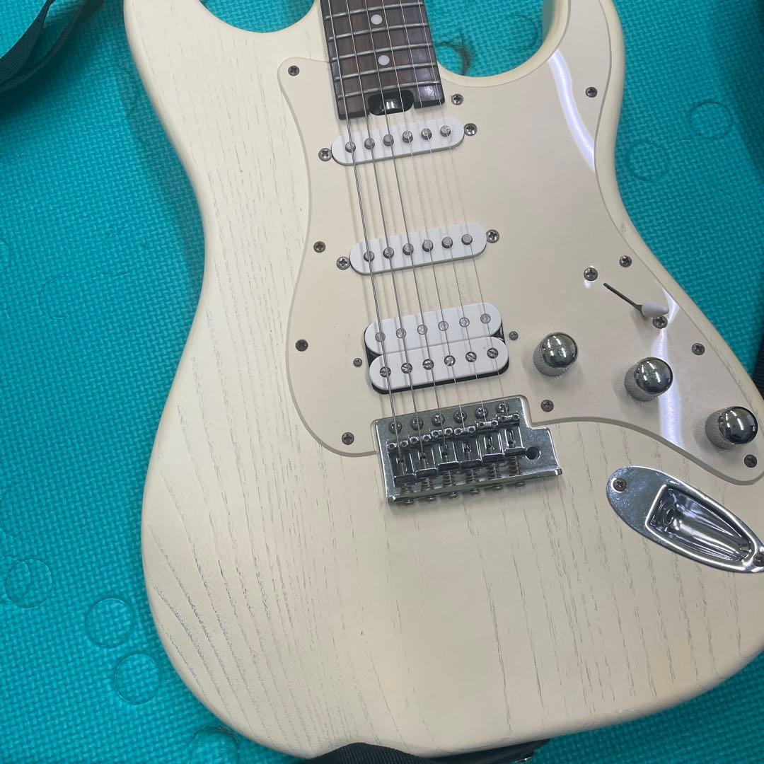 Bacchus エレキギター アイボリー