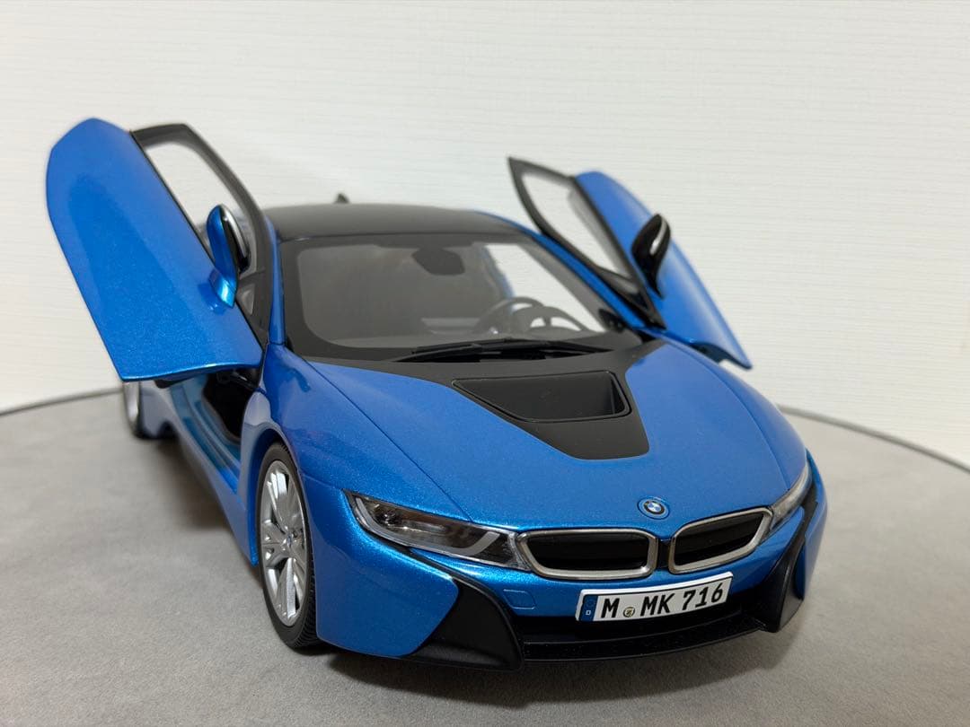 ミニカー Paragon 1/18 BMW i8