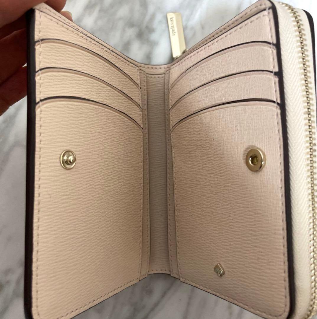 新品、未使用　ケイトスペードニューヨーク　二つ折り財布