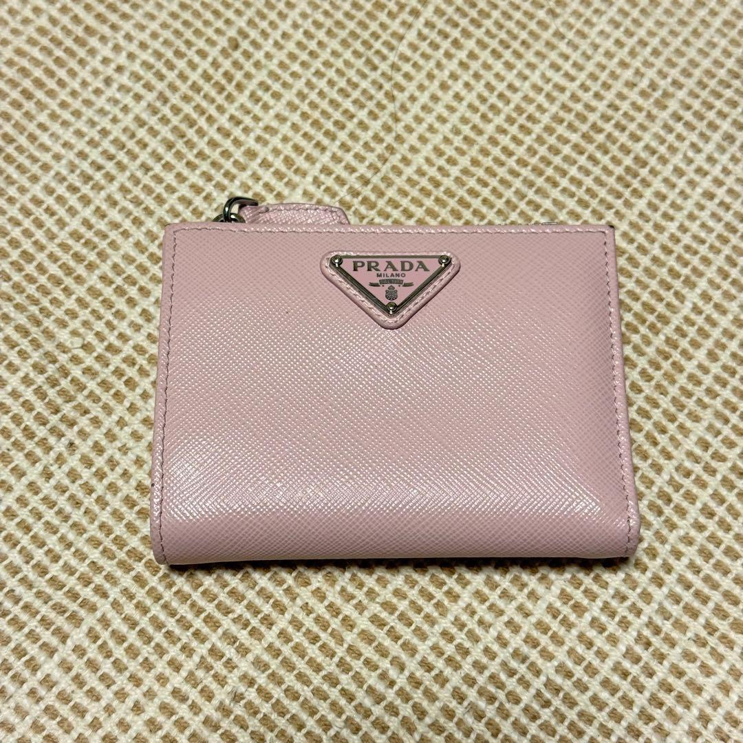 プラダ 折り財布 三角ロゴ サフィアーノレザー ピンク 1ML050
