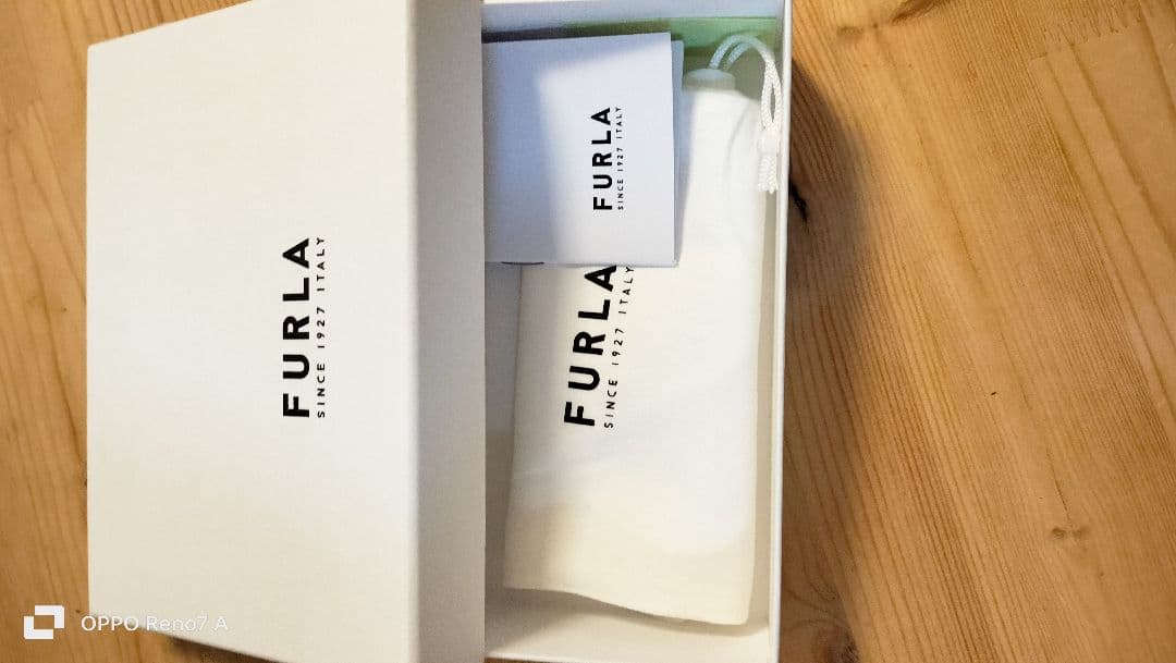 FURLA オリーブグリーン 二つ折り財布