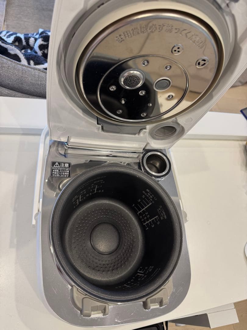 美品 Panasonic 炊飯器5.5合 SR-VSX101-W 2022年製