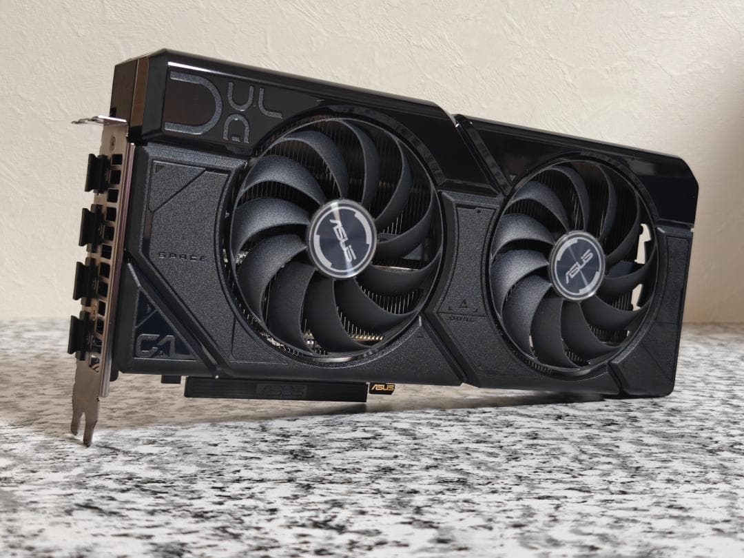 グラフィックボード・グラボ・ビデオカード ASUS Radeon RX 7800 XT OC Edition 16GB