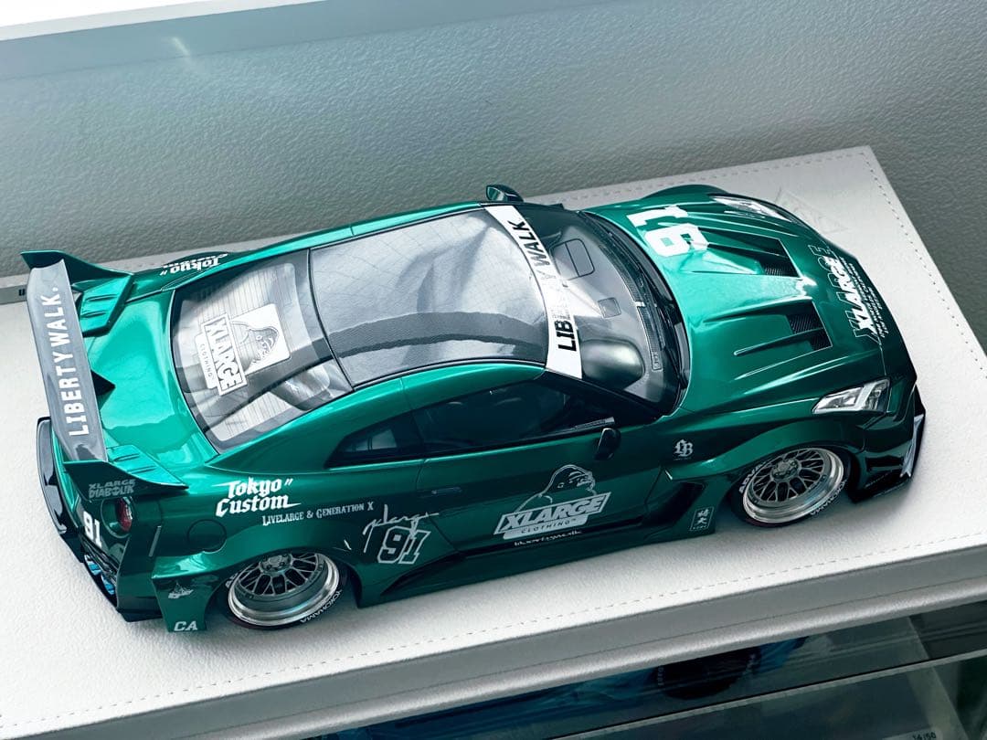 Make up LBWK X-LARGE GT-R ミニカー 1/18
