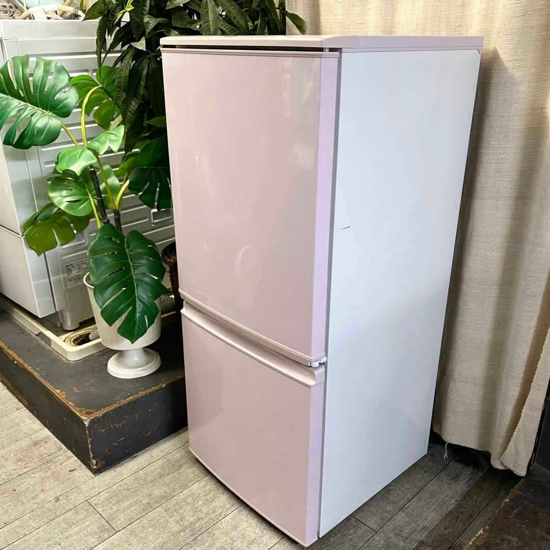 可愛いキッチンに大変身♪人気のピンク♪2ドア冷凍冷蔵庫137L