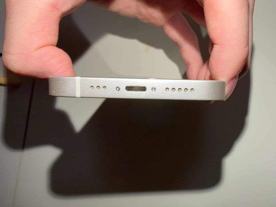 Apple iPhone 13 スターライト　128GB バッテリー100%