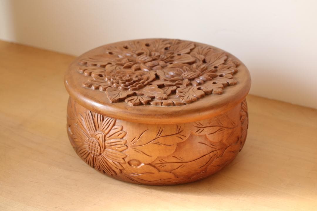 天然木 無垢材 茶櫃（ちゃびつ） 手彫り 花柄 彫刻 直径30cm 煎茶道具
