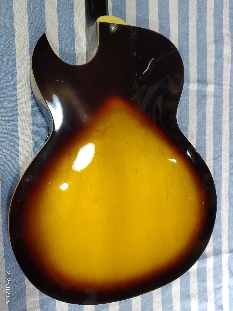 Epiphoneの製産終了、使用感少フルアコES-175VSハードケース付き美品