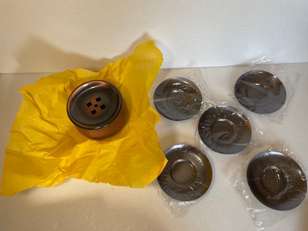 銅製茶器 四角い穴の蓋付き 皿5枚付き