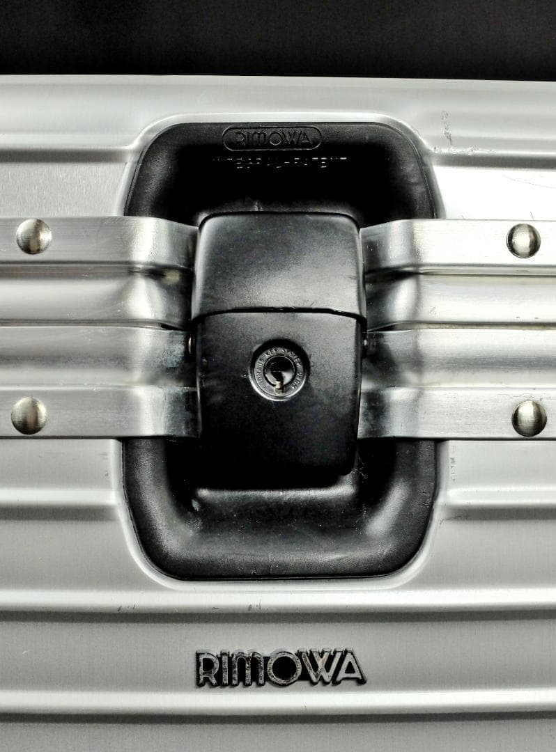 リモワ 廃番956.38『Savannah』アルミ・ビューティケース 鍵付・安全