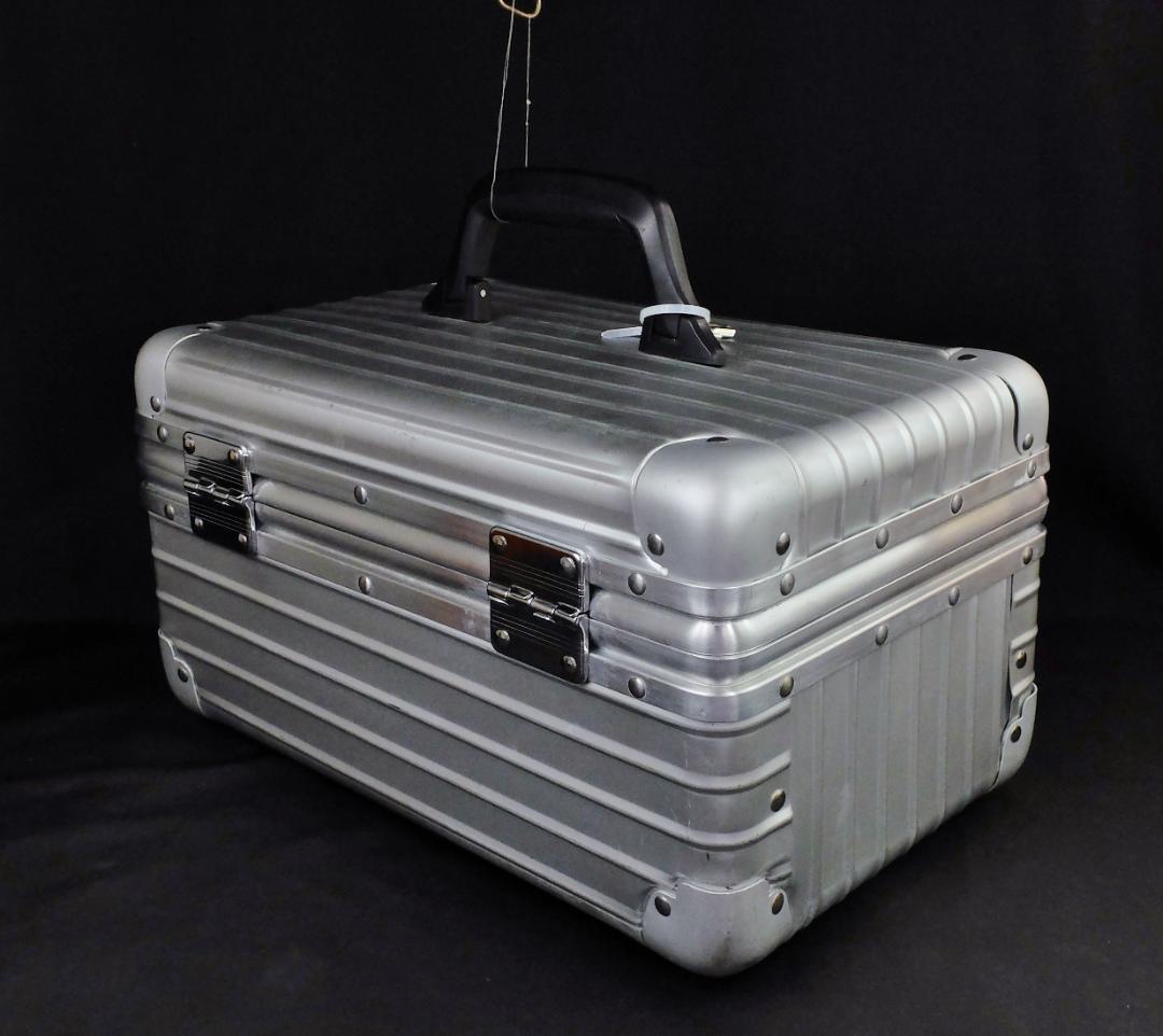 リモワ 廃番956.38『Savannah』アルミ・ビューティケース 鍵付・安全