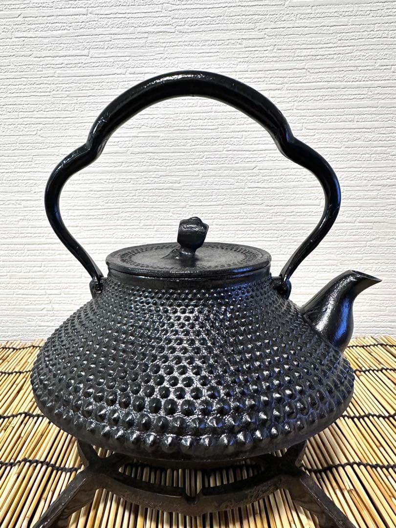 未使用品　南部伝統工芸士 及川寛治作　１５型　大アラレ　南部鉄瓶　南部鉄器　鉄瓶