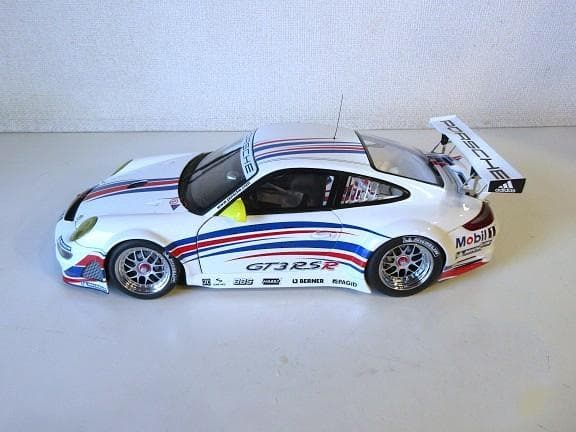 特価 AUTOart (1/18) ポルシェ 911(997) GT3 RSR