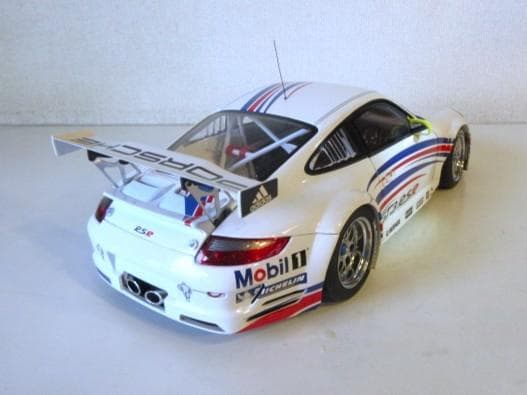 特価 AUTOart (1/18) ポルシェ 911(997) GT3 RSR
