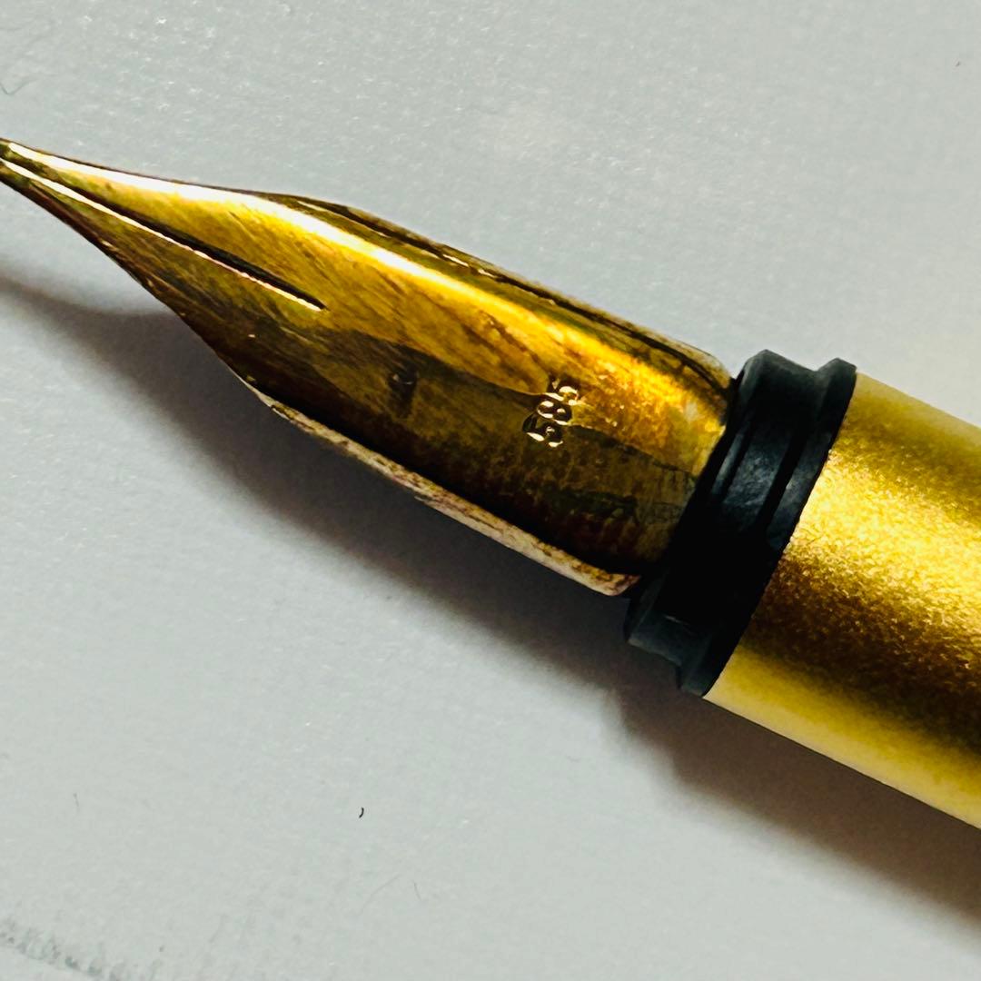 未使用　モンブラン万年筆 ゴールドカラー　リブデザイン　585 ケース　付