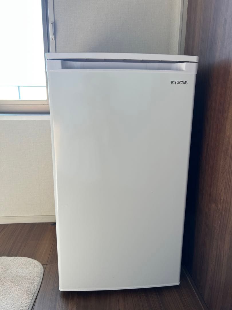 アイリスオーヤマ　冷凍庫 ホワイト 3段　60L