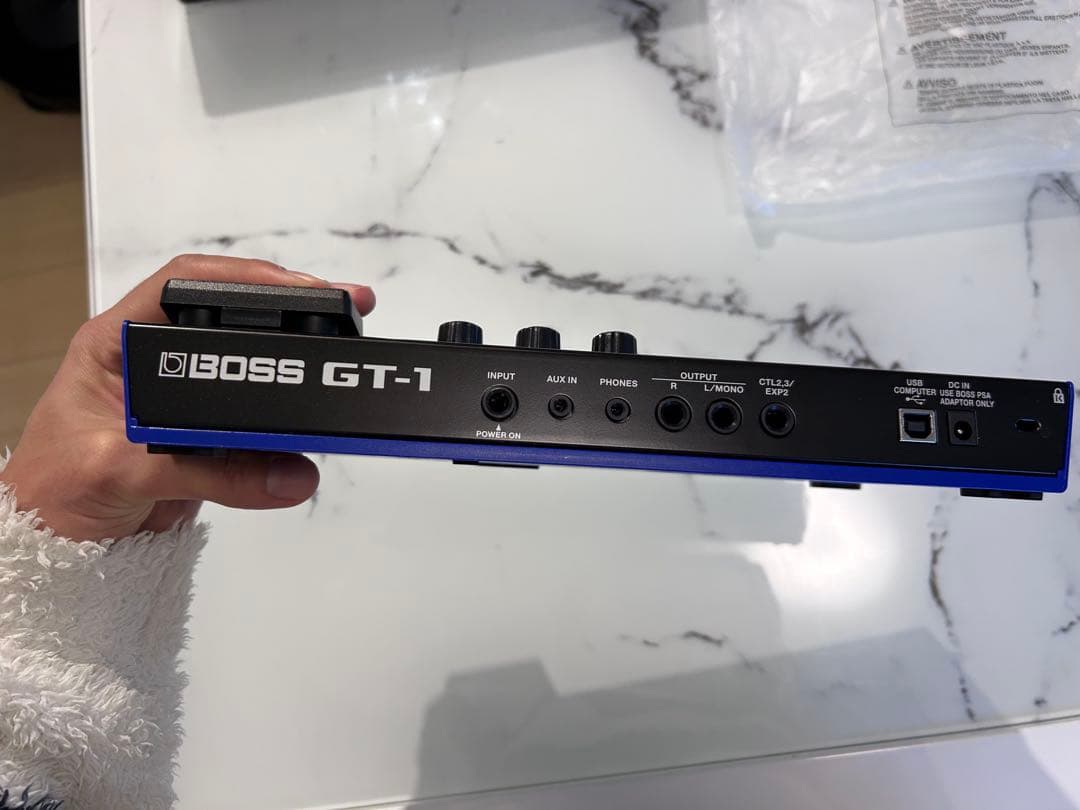 完品　使用新品購入から1年　BOSS GT-1 ギターエフェクター