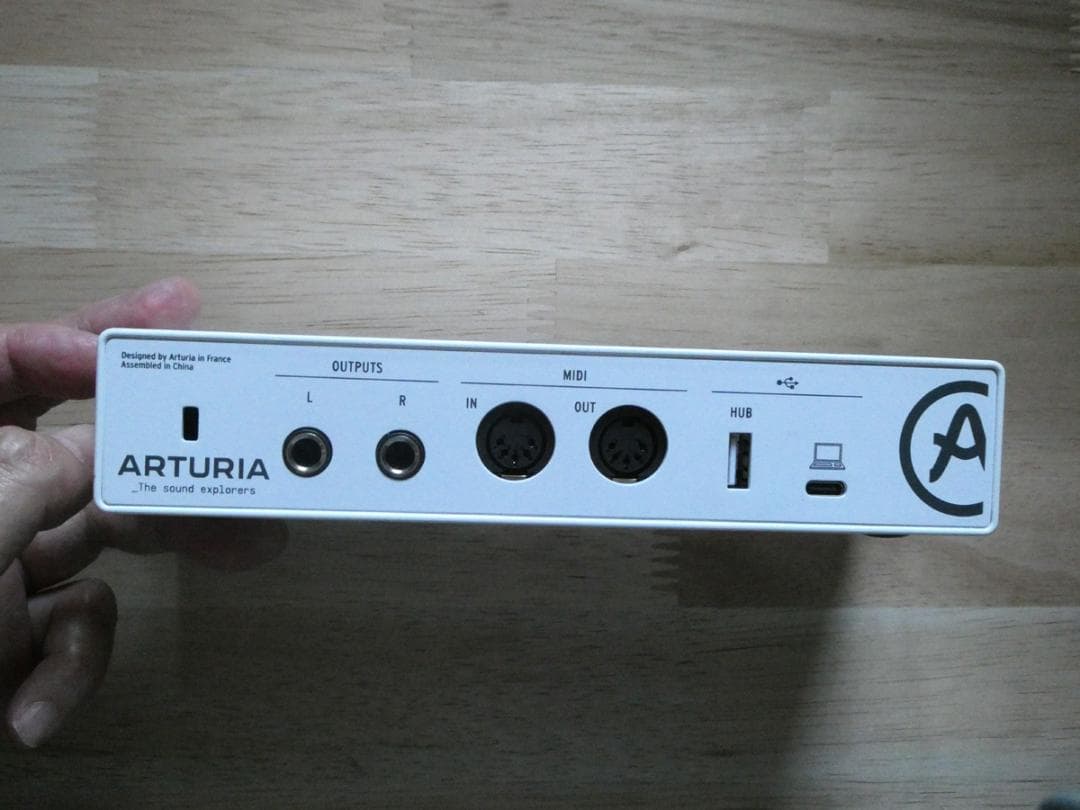 Arturia MINIFUSE 2 オーディオ& MIDIインターフェース