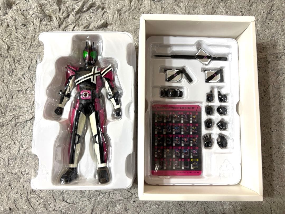 SHフィギュアーツ　仮面ライダーディケイド