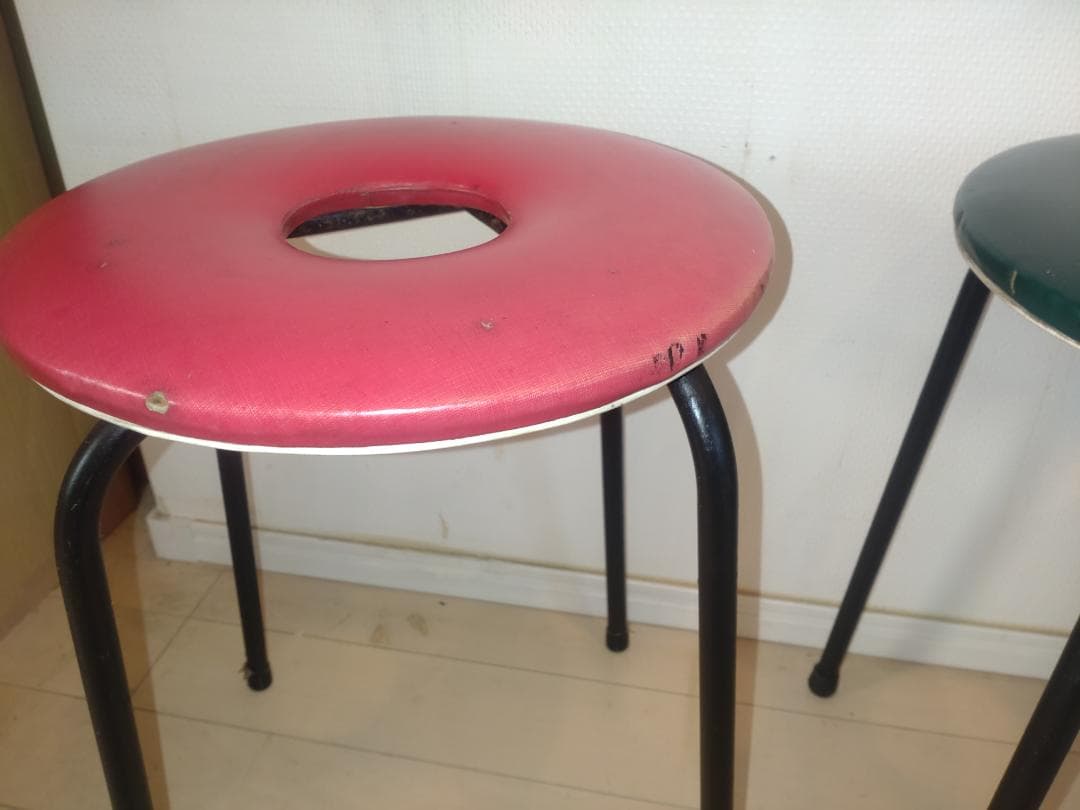 リング型スツール　赤　緑　４脚セット　昭和レトロな古椅子