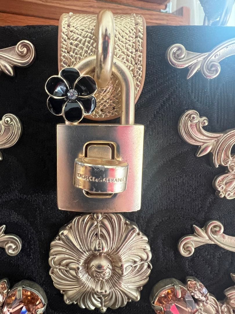 ドルチェ&ガーバーナ　装飾的な黒いパーティーバッグ