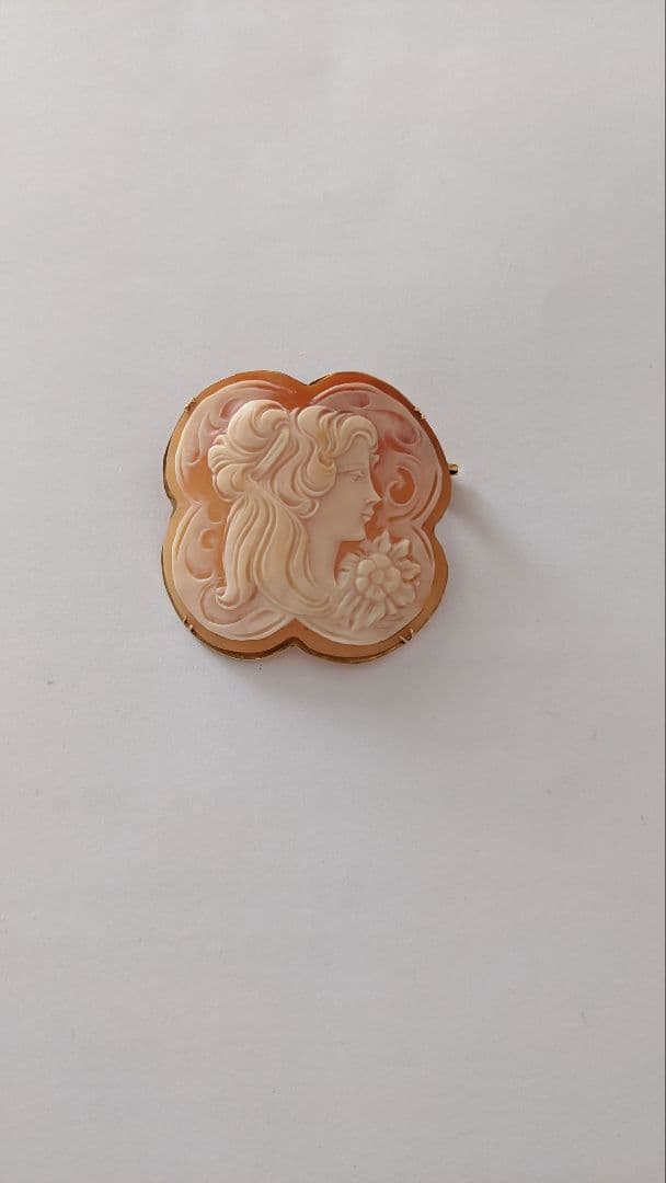 カメオのブローチ　18金イエローゴールド枠