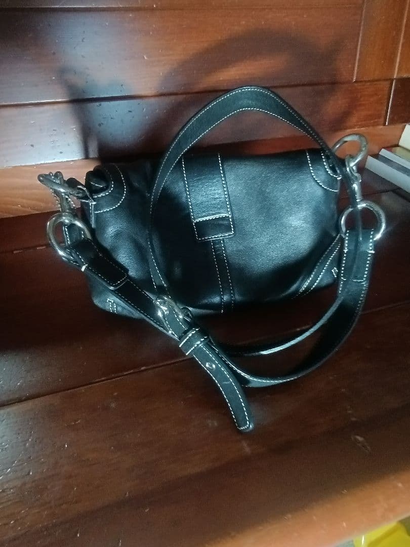 ブラックレザーショルダーバッグ　コーチ　COACH
